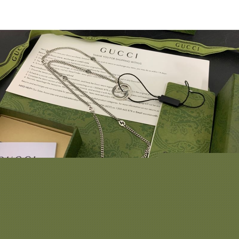 G*u*i necklaces